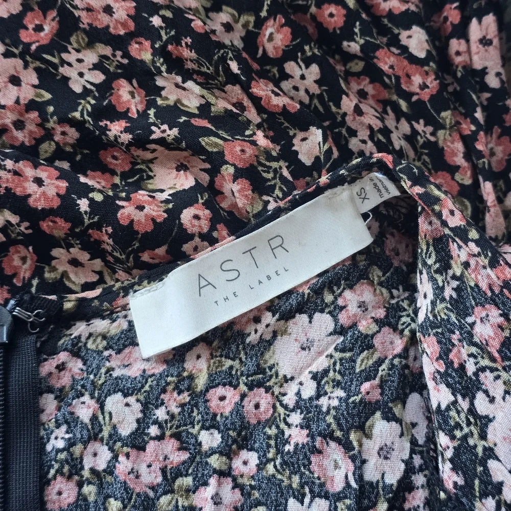 ASTR THE LABEL Floral Long Sleeve Dress XS EUC - Picture 5 of 6
